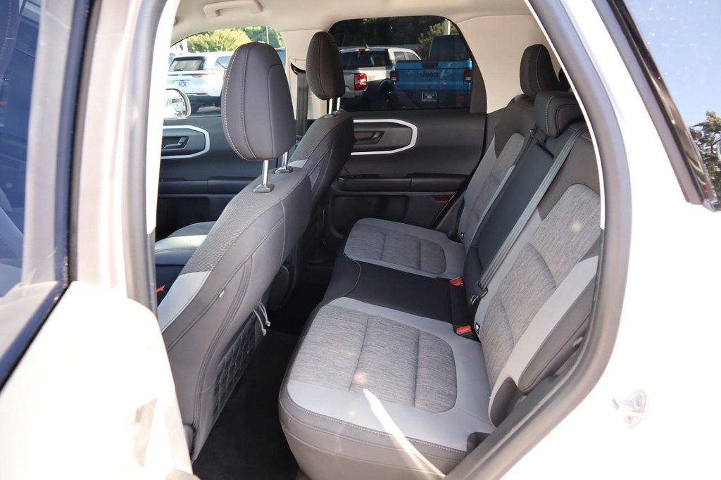 Ford Bronco Sport Vehicle Full-screen Gallery Image 09