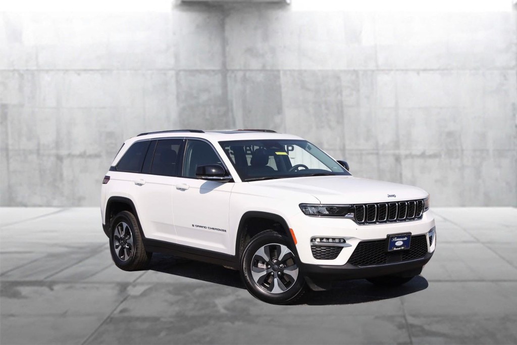 Jeep Grand Cherokee 4xe Vehicle Image 02