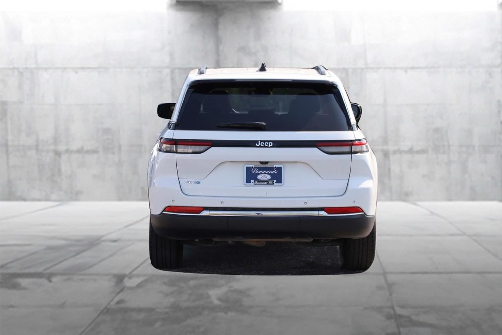 Jeep Grand Cherokee 4xe Vehicle Image 06