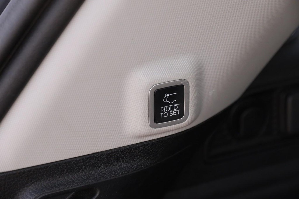 Jeep Grand Cherokee 4xe Vehicle Image 08