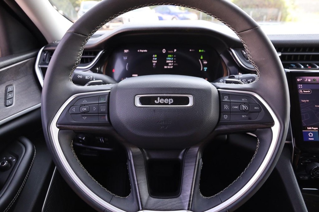 Jeep Grand Cherokee 4xe Vehicle Image 12