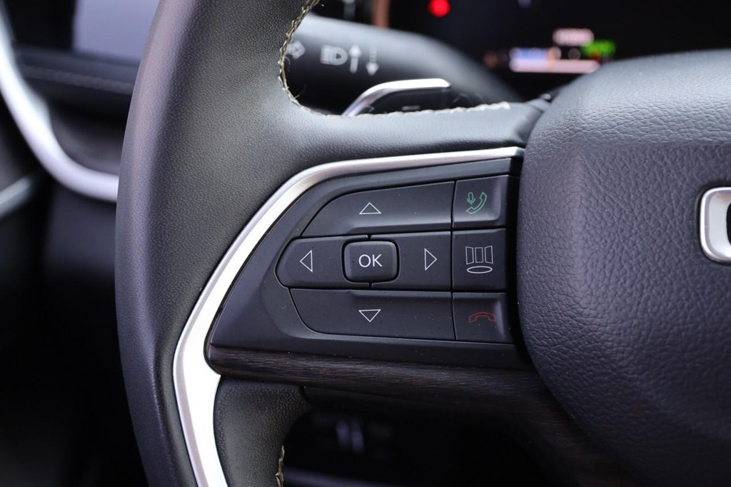 Jeep Grand Cherokee 4xe Vehicle Image 13