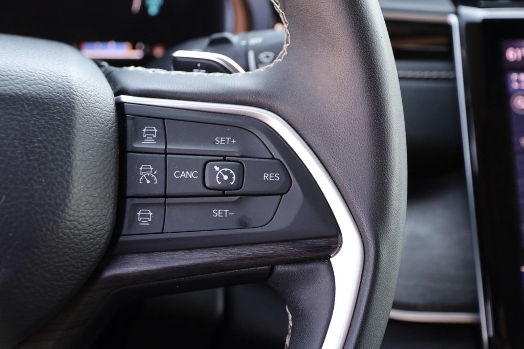 Jeep Grand Cherokee 4xe Vehicle Image 14