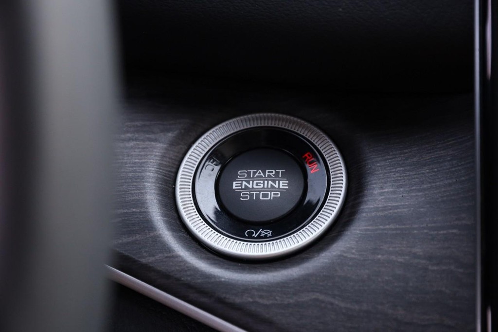 Jeep Grand Cherokee 4xe Vehicle Image 16