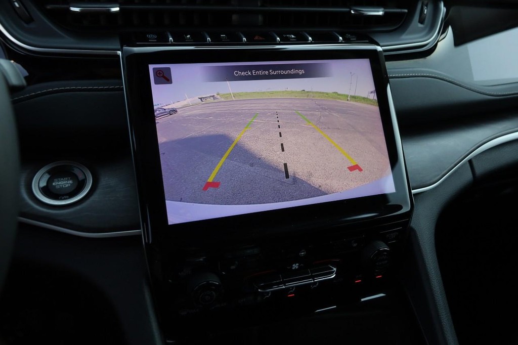 Jeep Grand Cherokee 4xe Vehicle Image 18