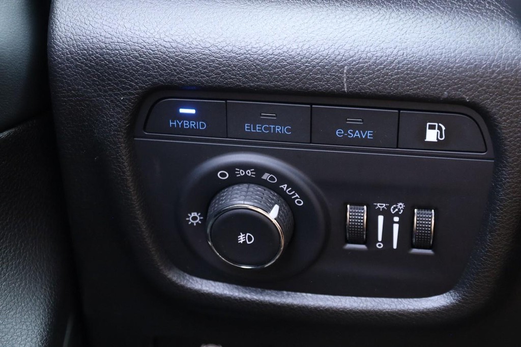 Jeep Grand Cherokee 4xe Vehicle Image 24