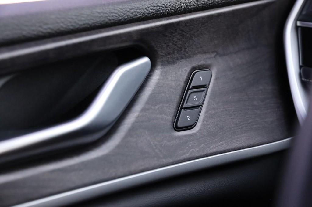 Jeep Grand Cherokee 4xe Vehicle Image 25