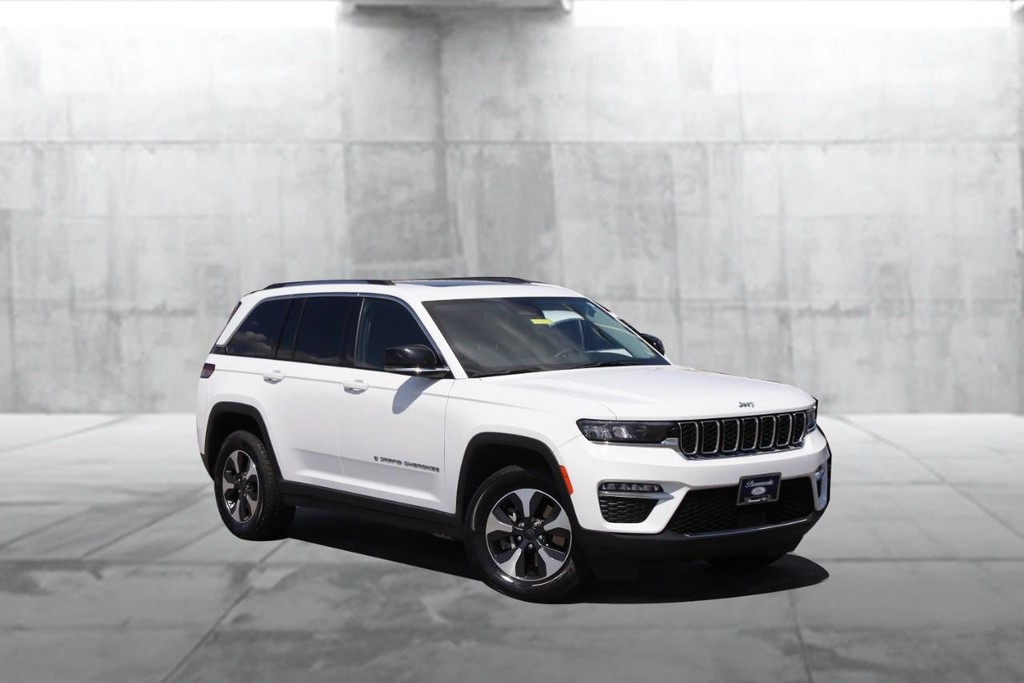 Jeep Grand Cherokee 4xe Vehicle Full-screen Gallery Image 2