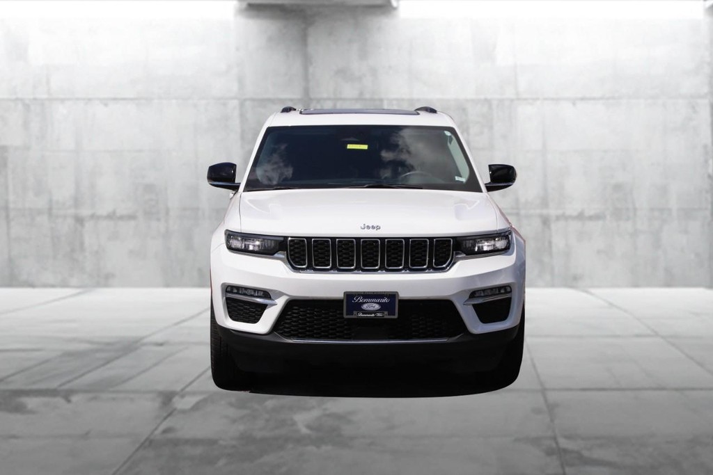 Jeep Grand Cherokee 4xe Vehicle Full-screen Gallery Image 4