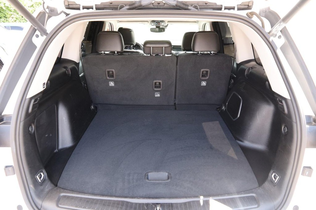 Jeep Grand Cherokee 4xe Vehicle Full-screen Gallery Image 7