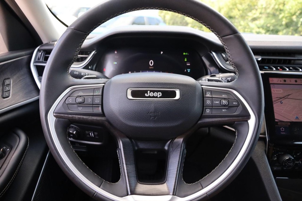 Jeep Grand Cherokee 4xe Vehicle Full-screen Gallery Image 12