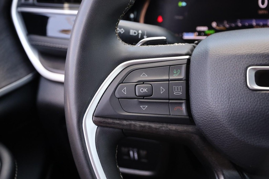 Jeep Grand Cherokee 4xe Vehicle Full-screen Gallery Image 13
