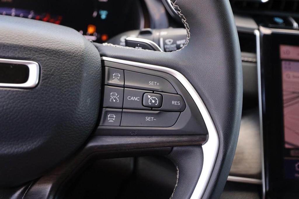 Jeep Grand Cherokee 4xe Vehicle Full-screen Gallery Image 14