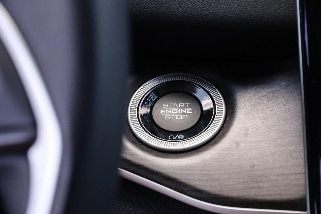 Jeep Grand Cherokee 4xe Vehicle Full-screen Gallery Image 16