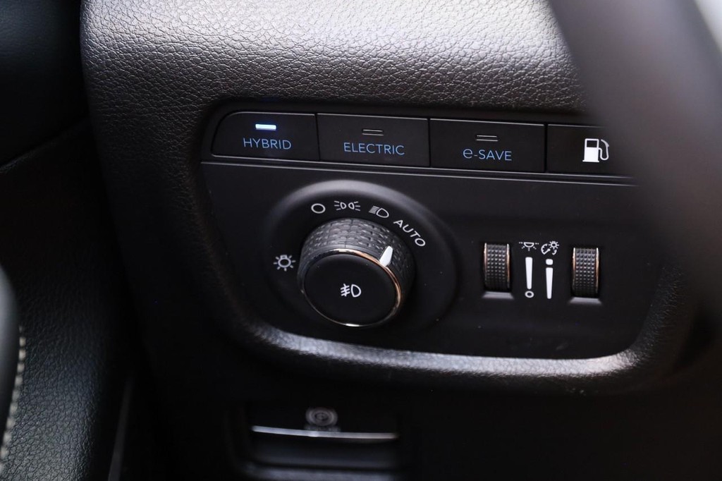 Jeep Grand Cherokee 4xe Vehicle Full-screen Gallery Image 23