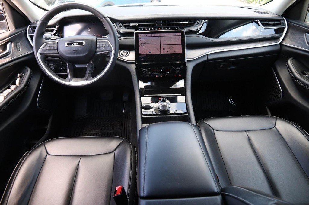 Jeep Grand Cherokee 4xe Vehicle Full-screen Gallery Image 24