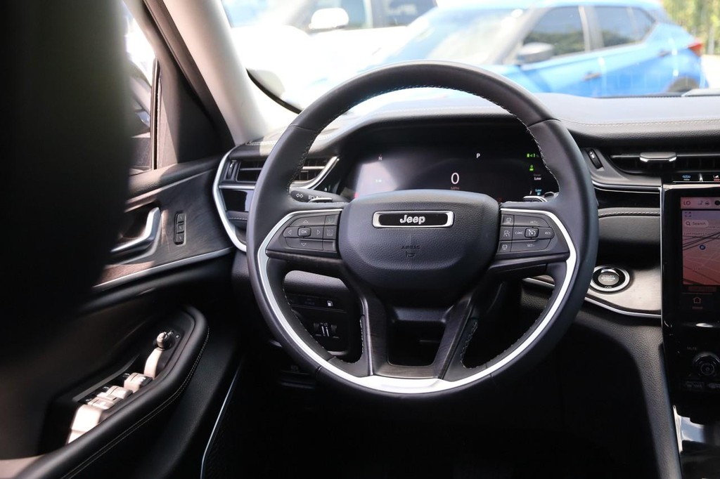 Jeep Grand Cherokee 4xe Vehicle Full-screen Gallery Image 26