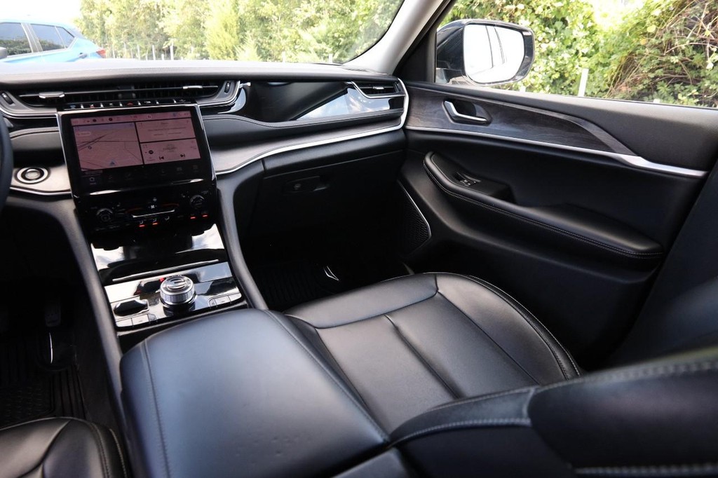 Jeep Grand Cherokee 4xe Vehicle Full-screen Gallery Image 28