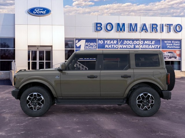 Ford Bronco Vehicle Full-screen Gallery Image 3