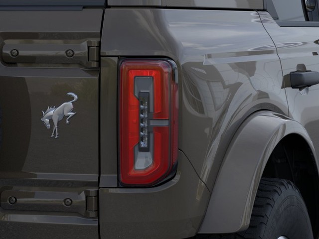 Ford Bronco Vehicle Full-screen Gallery Image 23