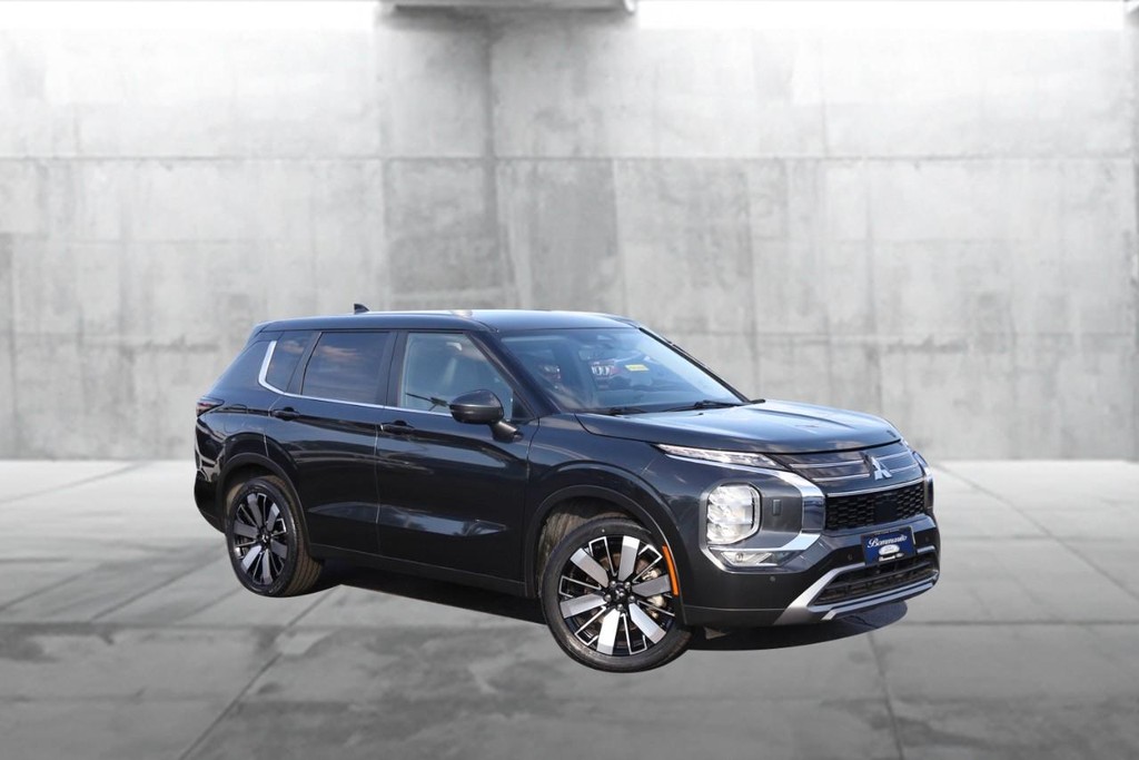 Mitsubishi Outlander Vehicle Full-screen Gallery Image 2