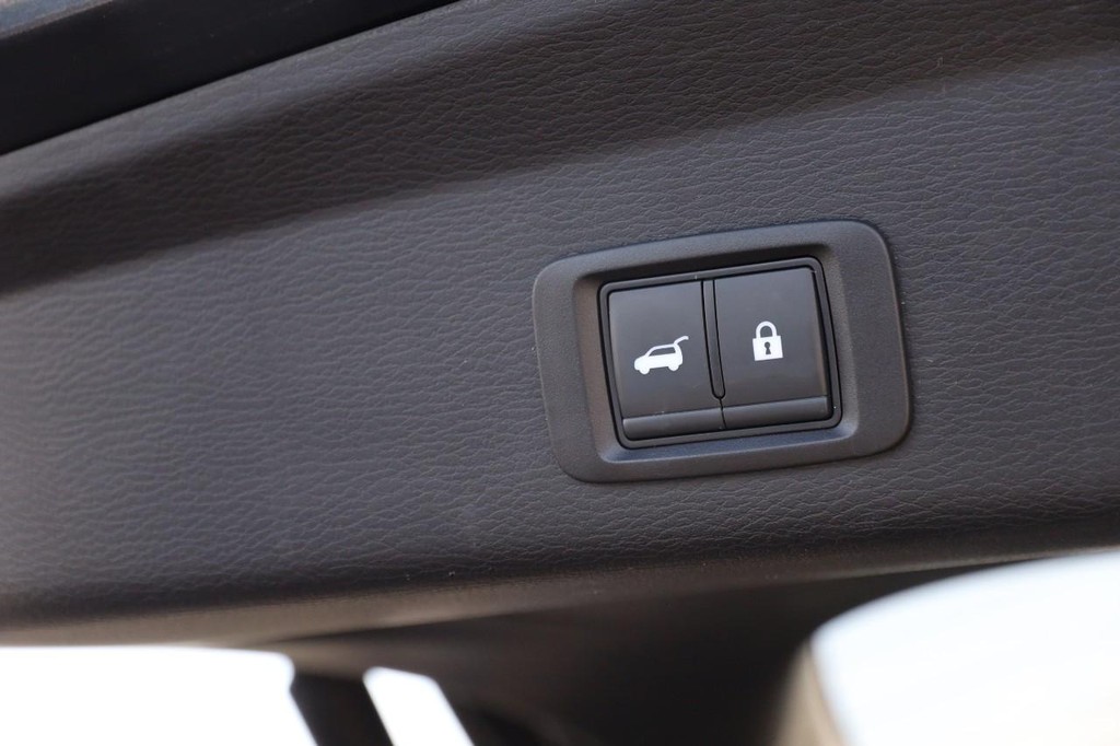 Mitsubishi Outlander Vehicle Full-screen Gallery Image 8