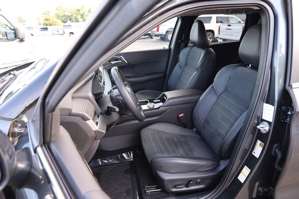 Mitsubishi Outlander Vehicle Full-screen Gallery Image 9