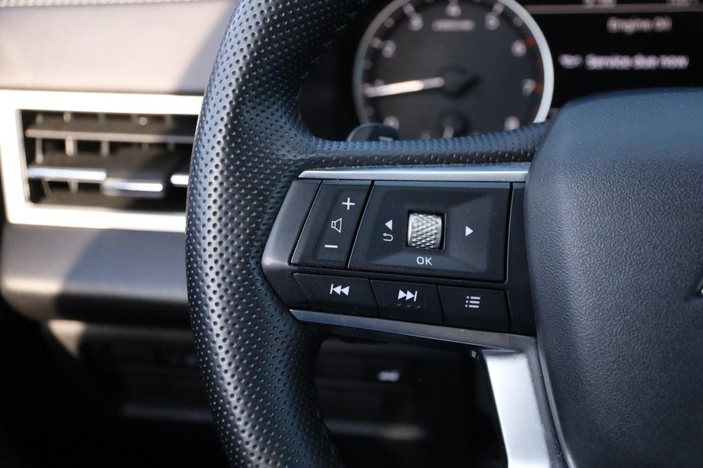 Mitsubishi Outlander Vehicle Full-screen Gallery Image 13