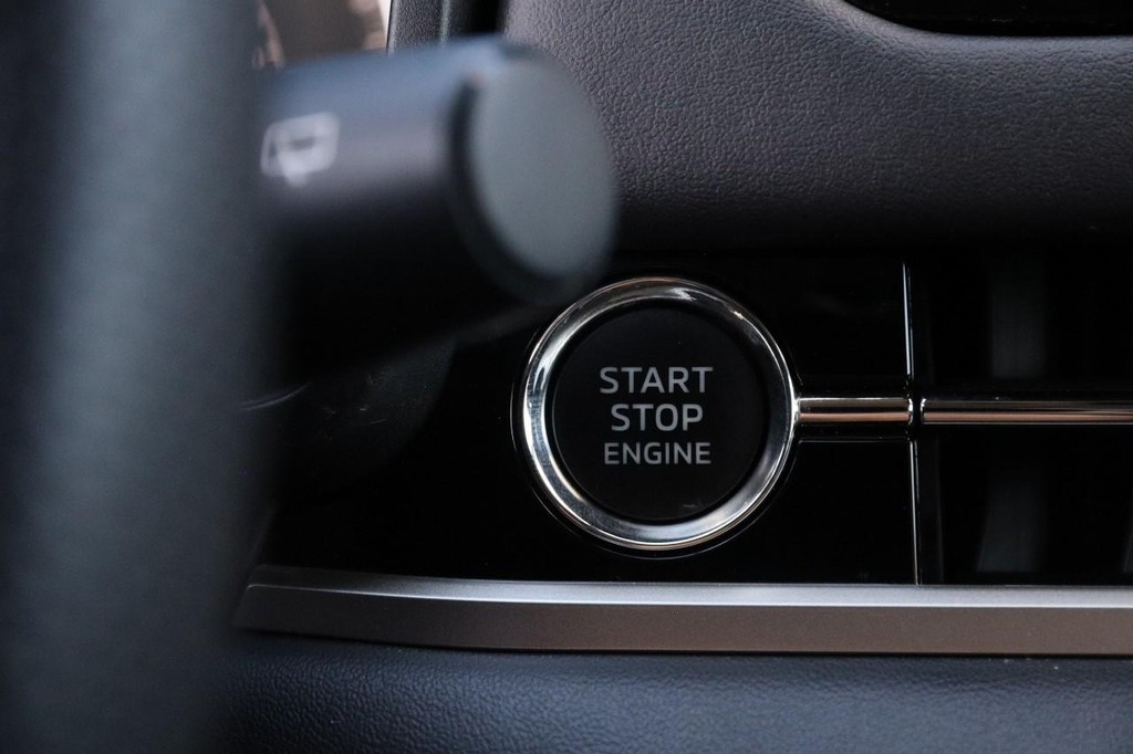 Mitsubishi Outlander Vehicle Full-screen Gallery Image 16