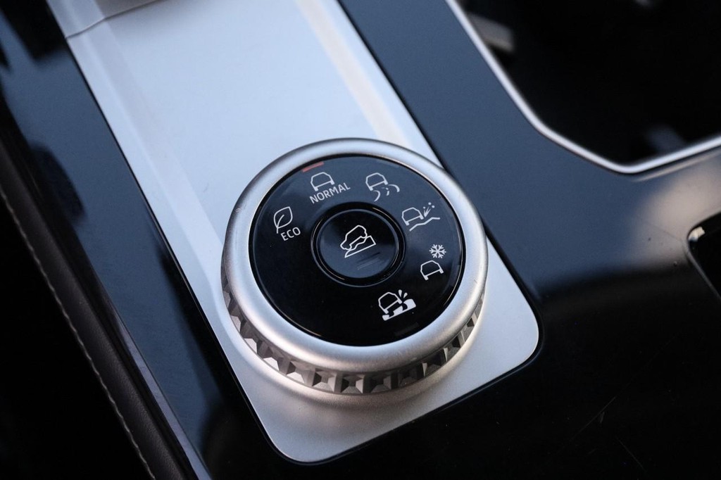 Mitsubishi Outlander Vehicle Full-screen Gallery Image 23