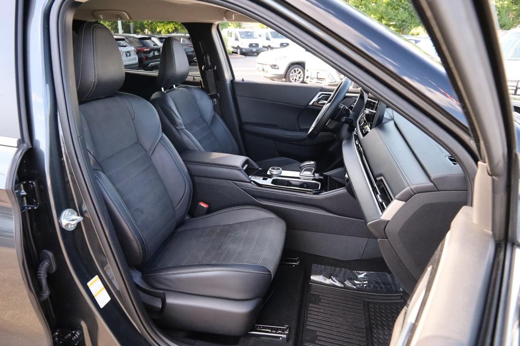 Mitsubishi Outlander Vehicle Full-screen Gallery Image 31