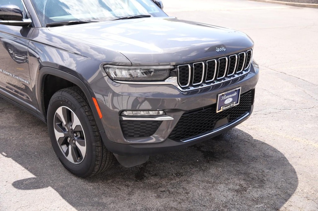 Jeep Grand Cherokee 4xe Vehicle Image 02