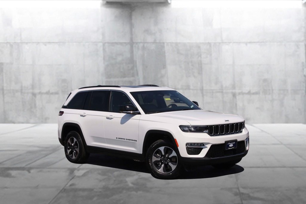 Jeep Grand Cherokee 4xe Vehicle Full-screen Gallery Image 2