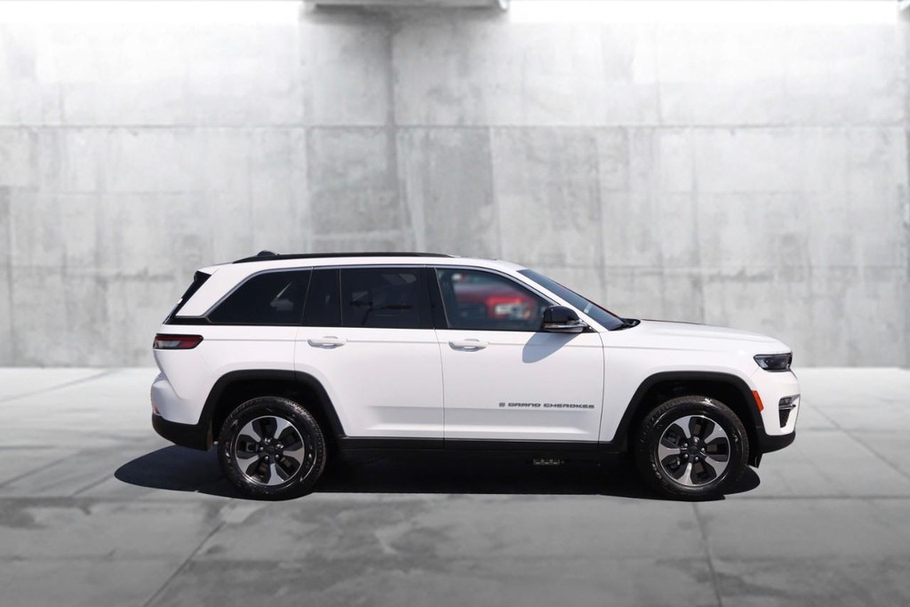 Jeep Grand Cherokee 4xe Vehicle Full-screen Gallery Image 5