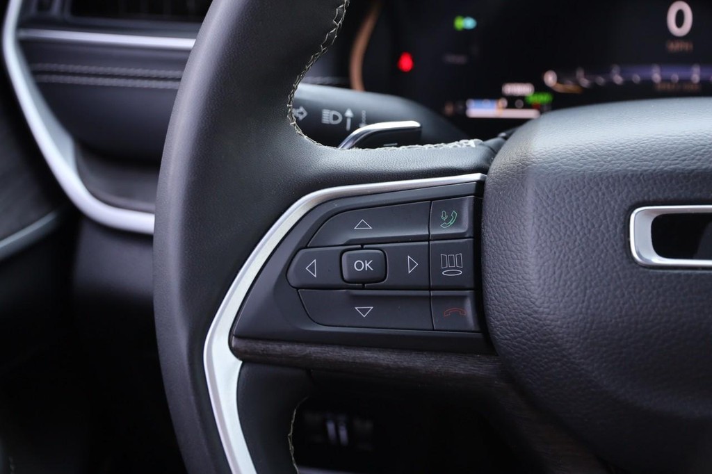 Jeep Grand Cherokee 4xe Vehicle Full-screen Gallery Image 13