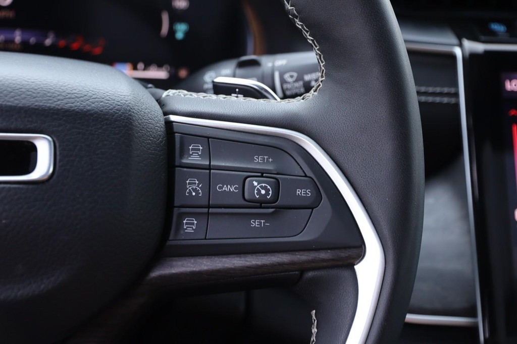 Jeep Grand Cherokee 4xe Vehicle Full-screen Gallery Image 14