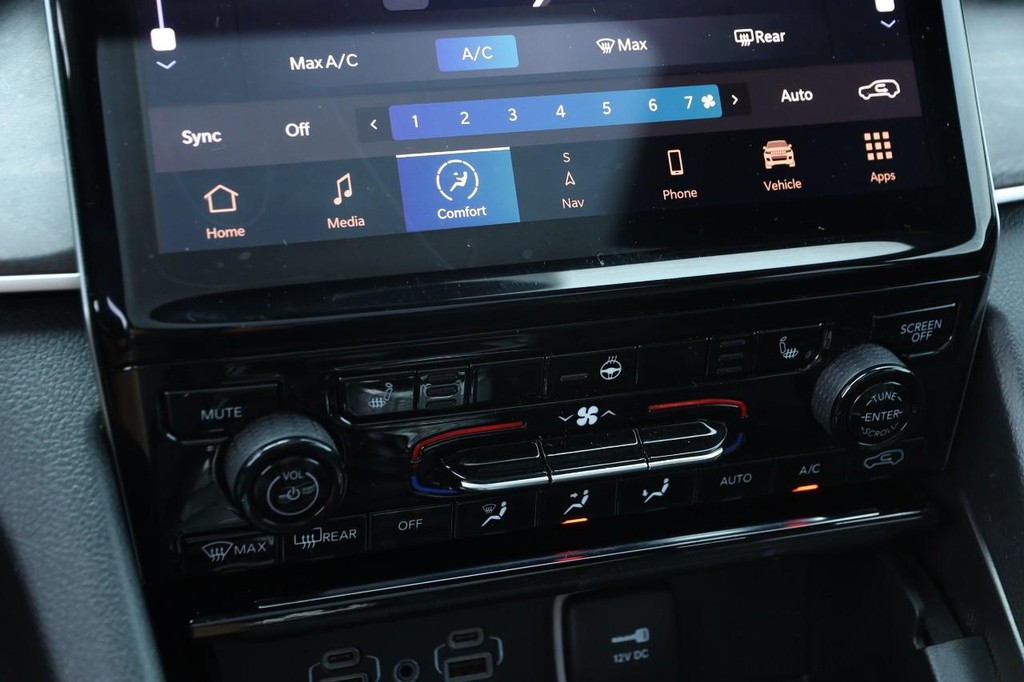 Jeep Grand Cherokee 4xe Vehicle Full-screen Gallery Image 20