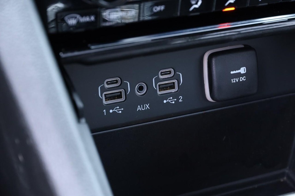 Jeep Grand Cherokee 4xe Vehicle Full-screen Gallery Image 21