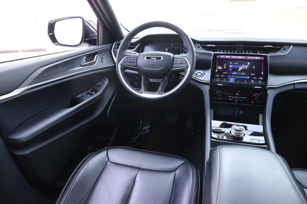 Jeep Grand Cherokee 4xe Vehicle Full-screen Gallery Image 27