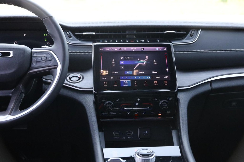 Jeep Grand Cherokee 4xe Vehicle Full-screen Gallery Image 29