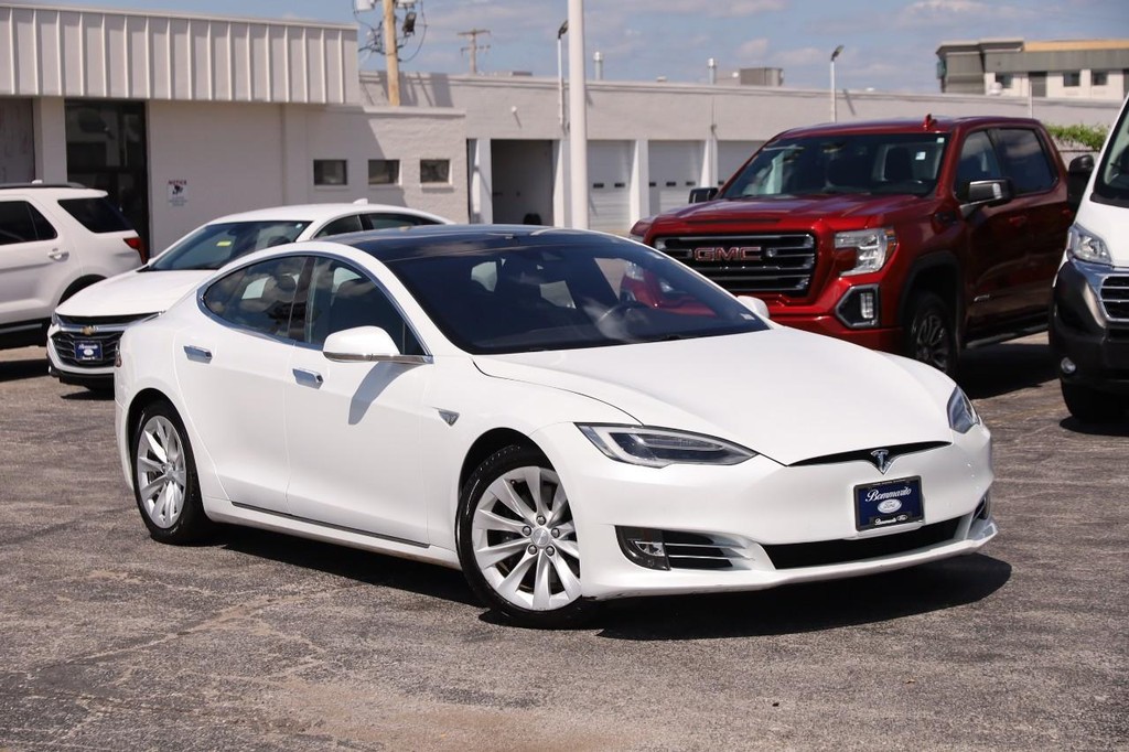 Tesla Model S Vehicle Image 02