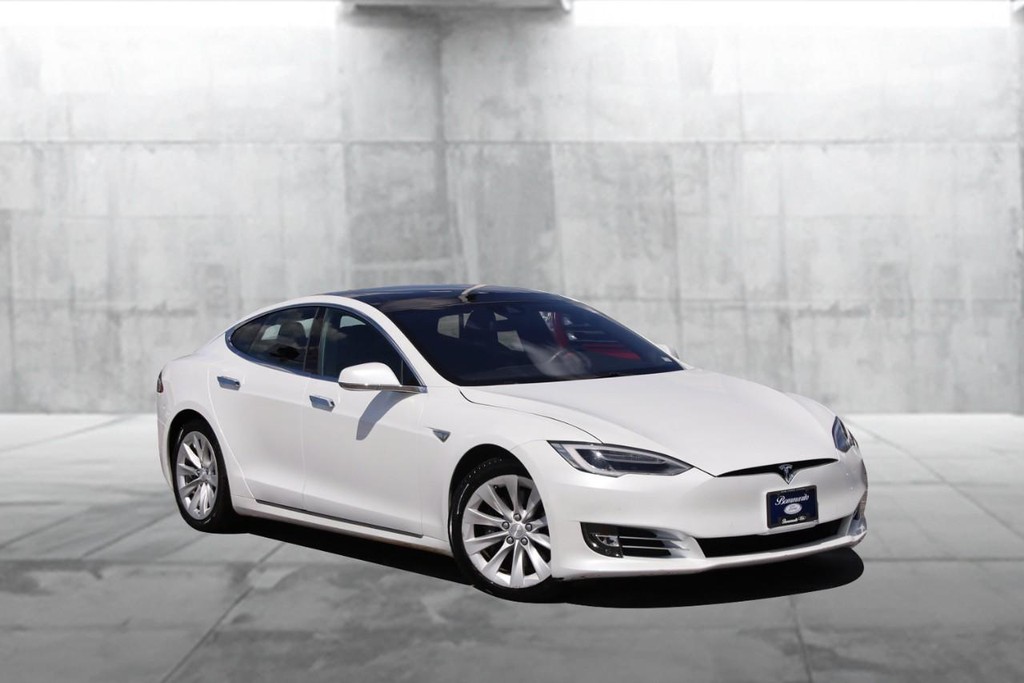 Tesla Model S Vehicle Image 07