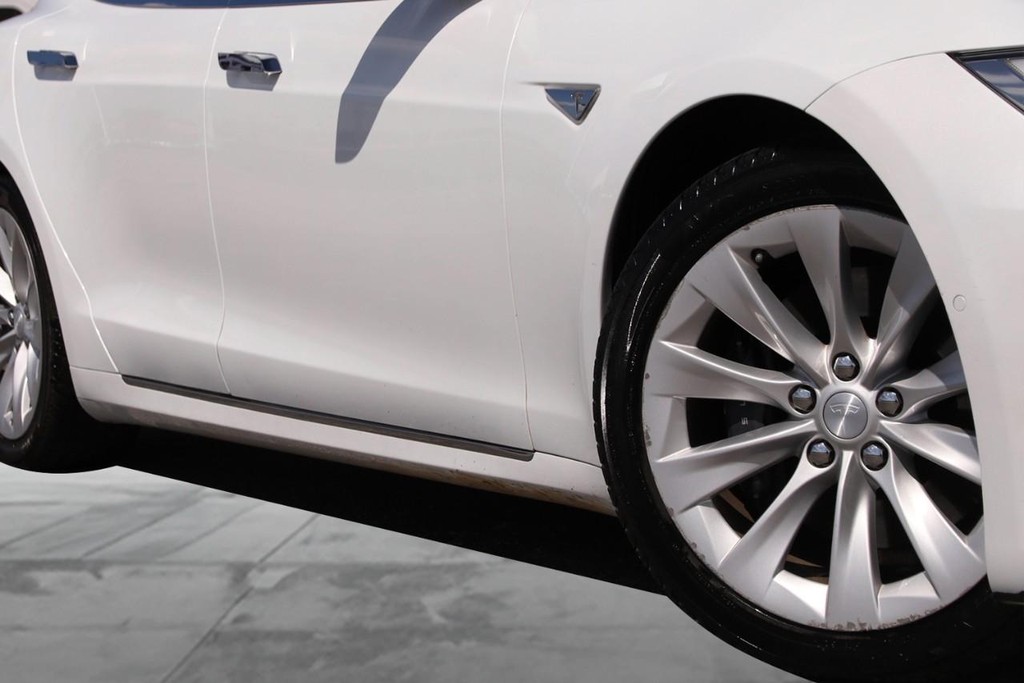 Tesla Model S Vehicle Image 08