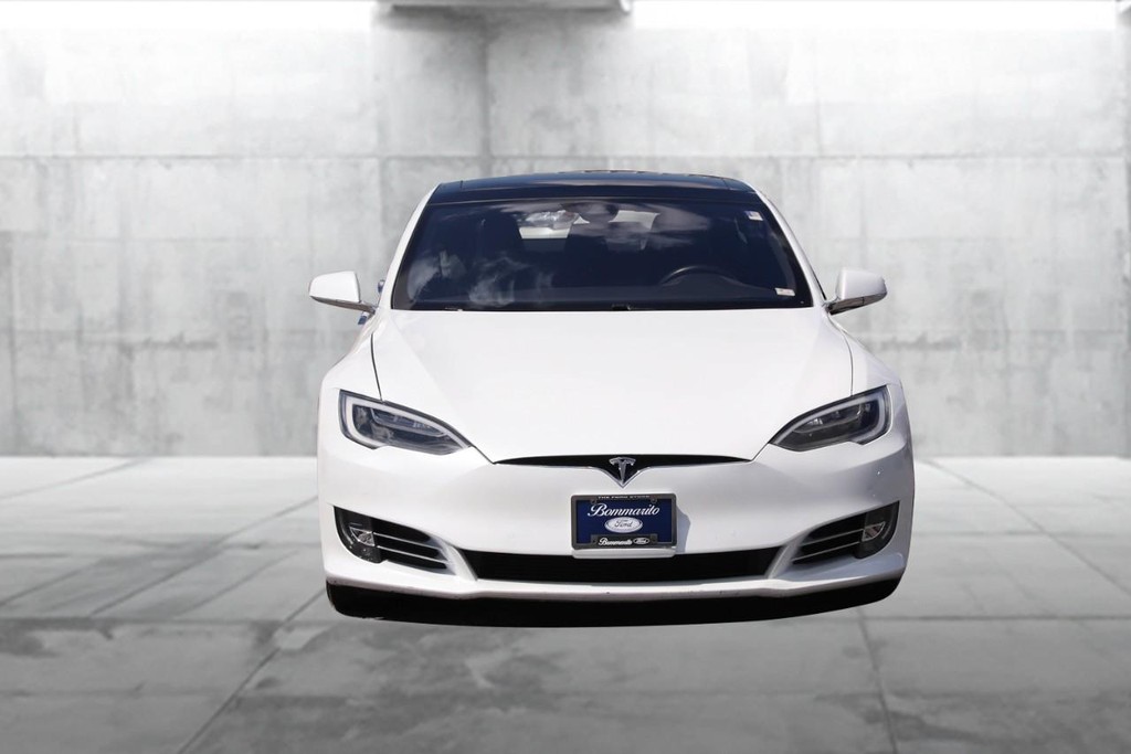 Tesla Model S Vehicle Image 09