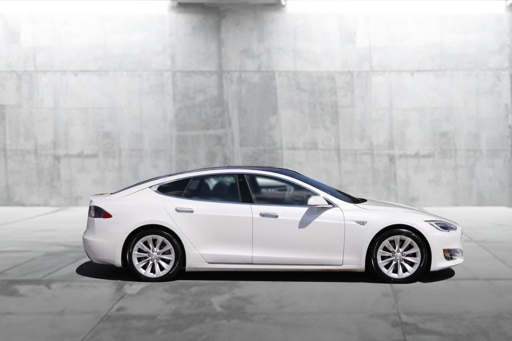 Tesla Model S Vehicle Image 10