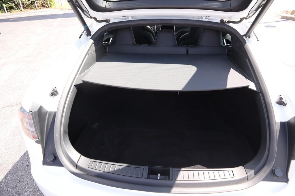 Tesla Model S Vehicle Image 12