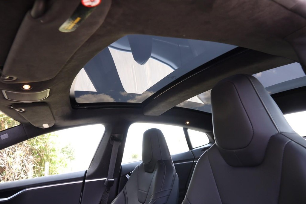 Tesla Model S Vehicle Image 14