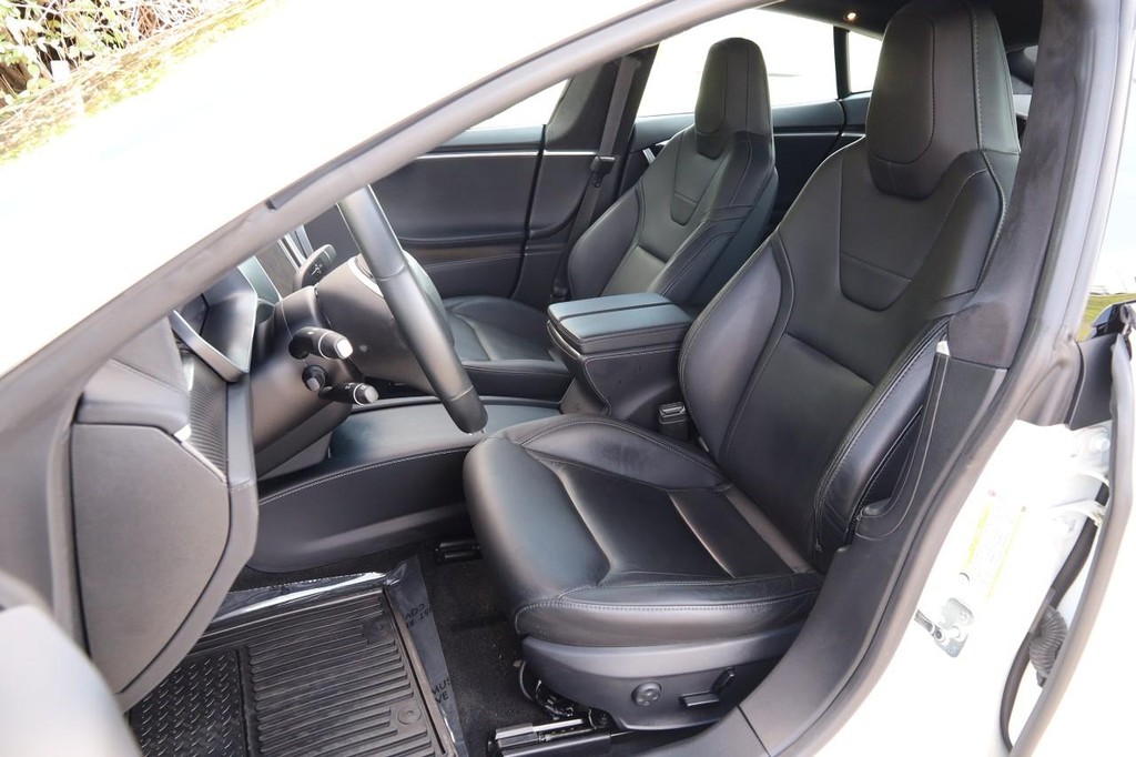 Tesla Model S Vehicle Image 15