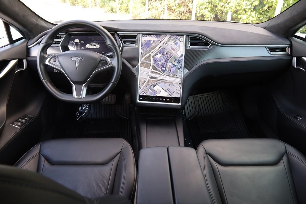 Tesla Model S Vehicle Image 17