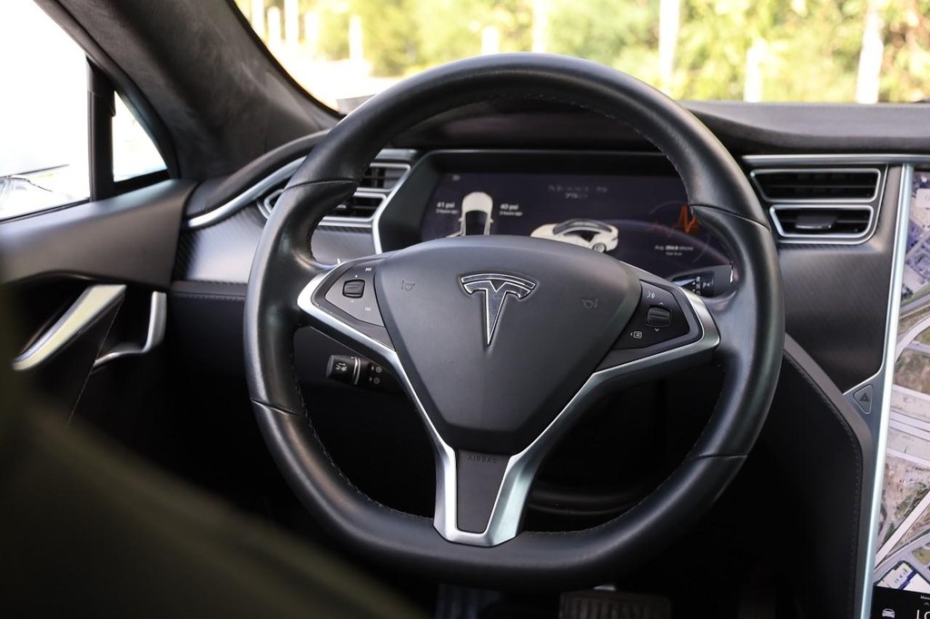 Tesla Model S Vehicle Image 19
